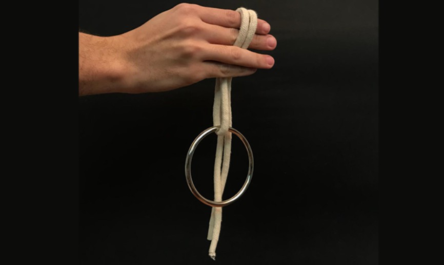 Ring on Rope by Bazar de Magia.