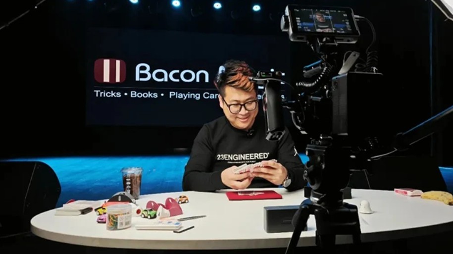 Flexible Wave by Wang Zhe and Bacon Magic.